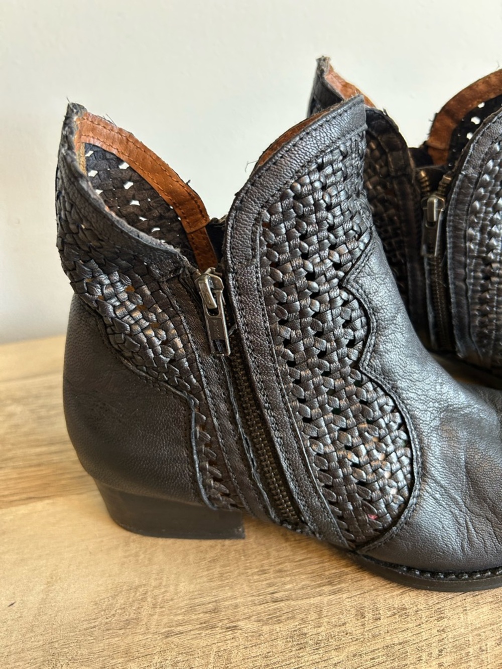 Seychelles Black  Woven cutout leather ankle bootie Size 9 Boho Western Classic - Picture 2 of 9